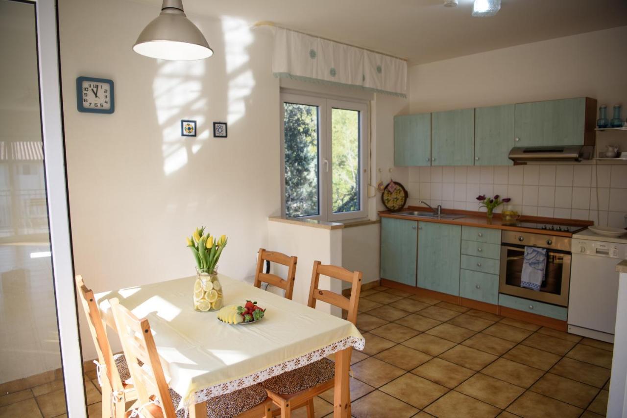 Villa Claudia Lemon Appartment Premantura Exterior photo