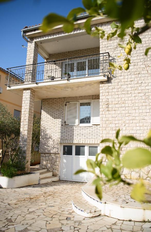 Villa Claudia Lemon Appartment Premantura Exterior photo